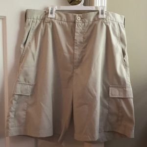 Men’s golf shorts